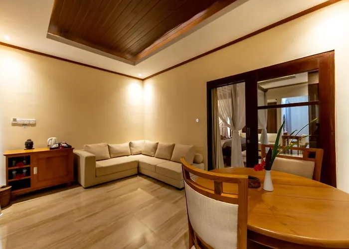 Hotel Champlung Sari & 4*