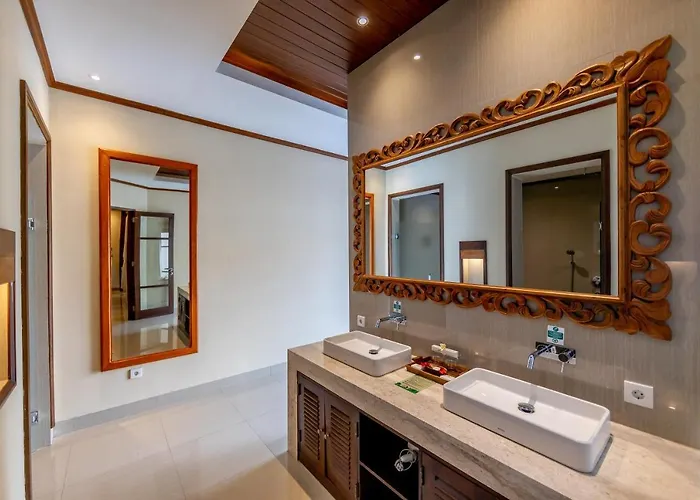 Hotel Champlung Sari &