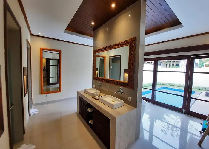 Hotel Champlung Sari &