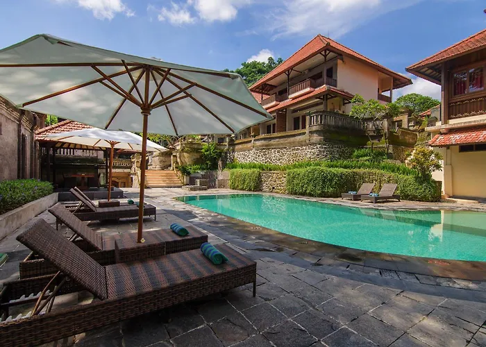 Champlung Sari & Hotel
